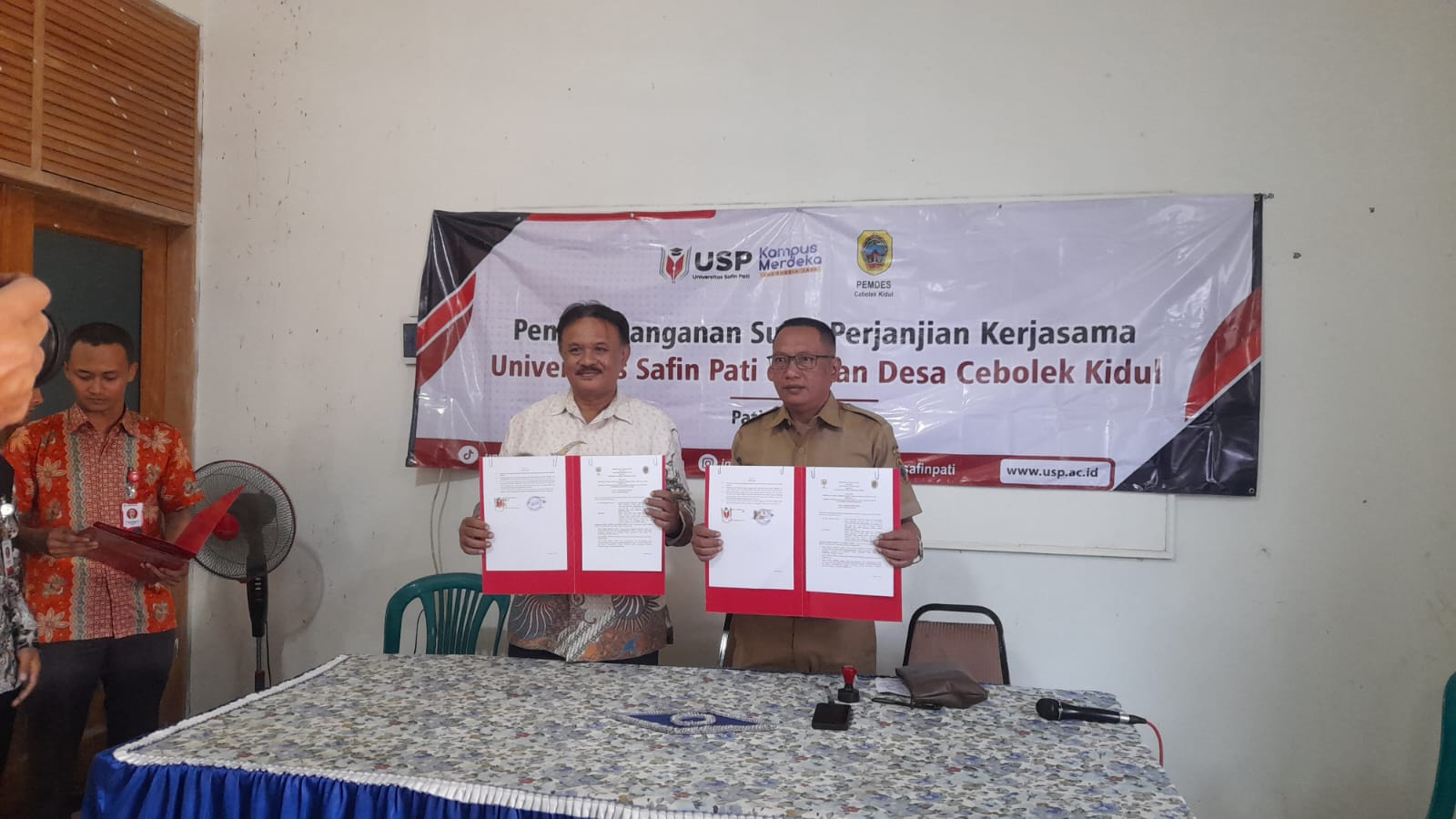 MOU antara Universitas Safin Pati dengan Desa Cebolek Kidul